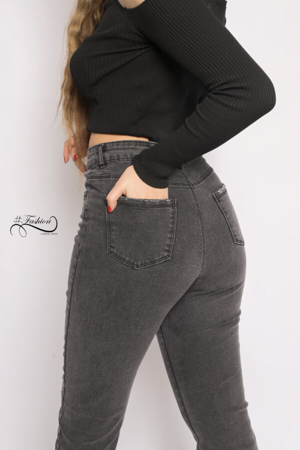 Pantalon jeans modèle boyfriend